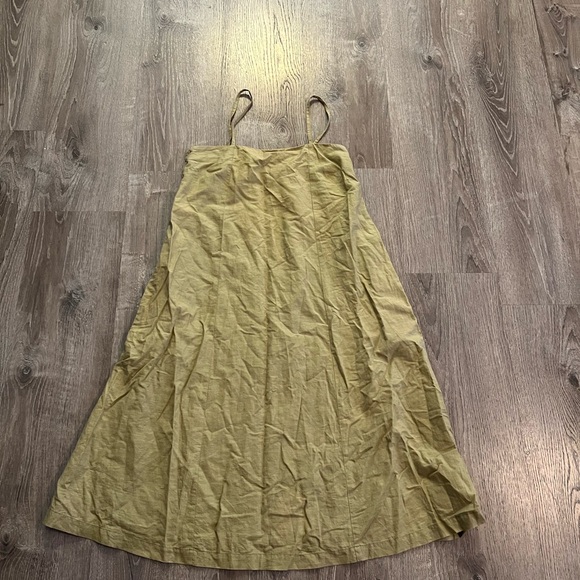 Micaela & Greg STRAIGHT PLEATED DRESS - GOLDEN - Picture 5 of 13